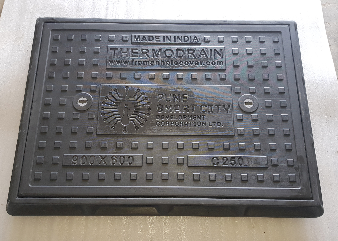 solid-top-manhole-covers-with-frame
